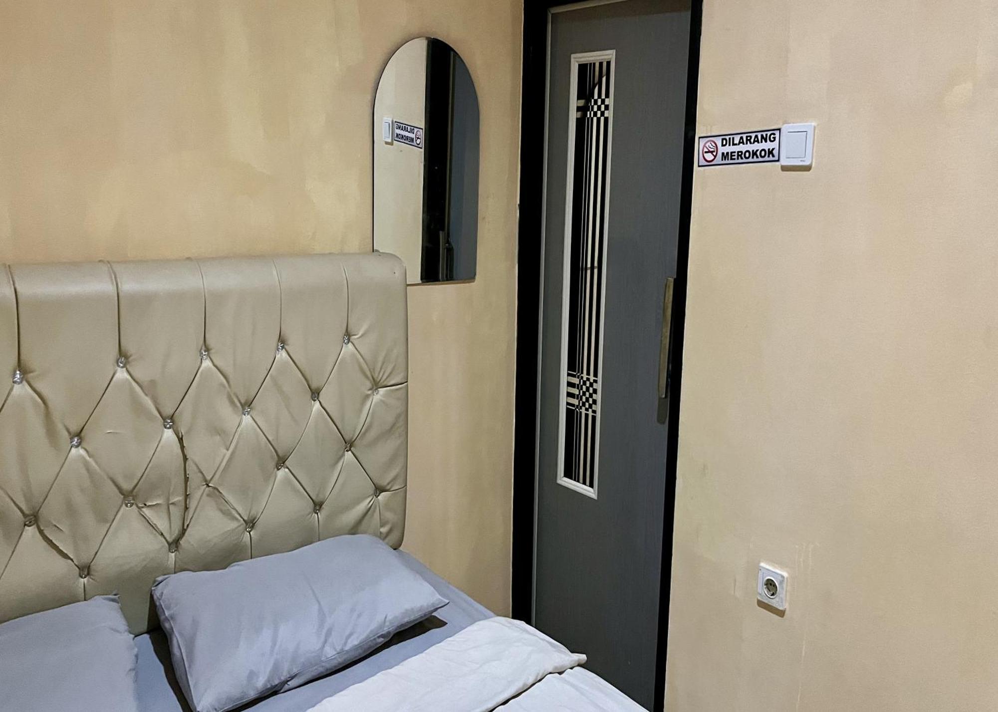 Rb Residence Grogol Jakarta Buitenkant foto